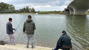 Viswedstrijd voor dak- en thuislozen aan de Spiegelwaal